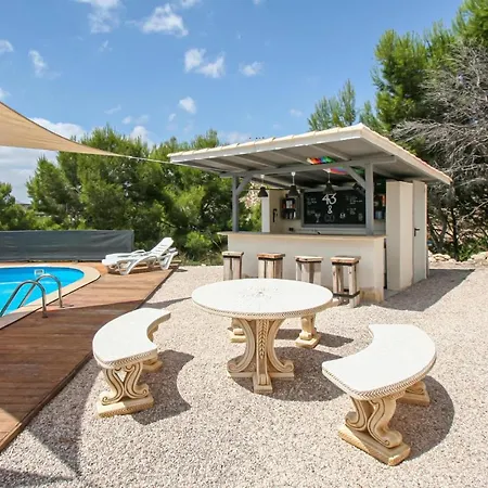 De La Loma Apartment *