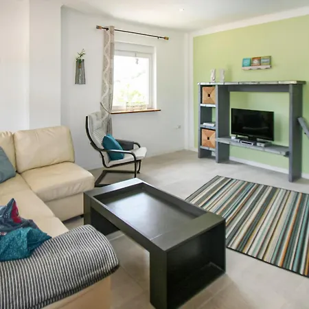 De La Loma Apartment *